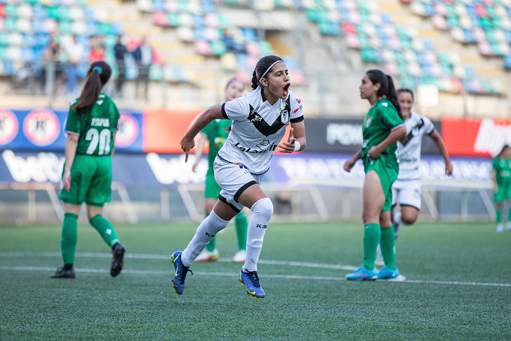 Santiago Morning ganó a Audax Italiano para permanecer en lo más alto del campeonato