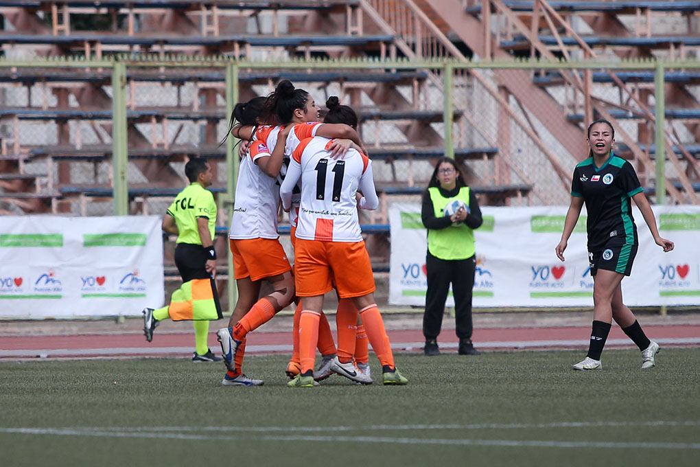 Cobresal celebra por primera vez en el torneo tras vencer a Deportes Puerto Montt