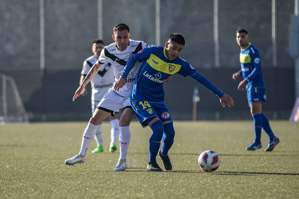 AC Barnechea y Santiago Morning fueron fuerzas parejas en el Cerro 18