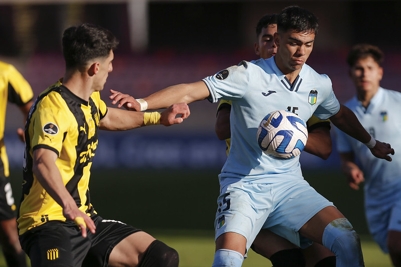 Peñarol clasifica invicto y Caracas golea a Alianza de Lima