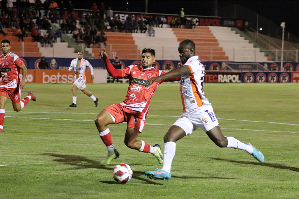 Cobresal defiende el liderato visitando a Copiapó en el clásico regional