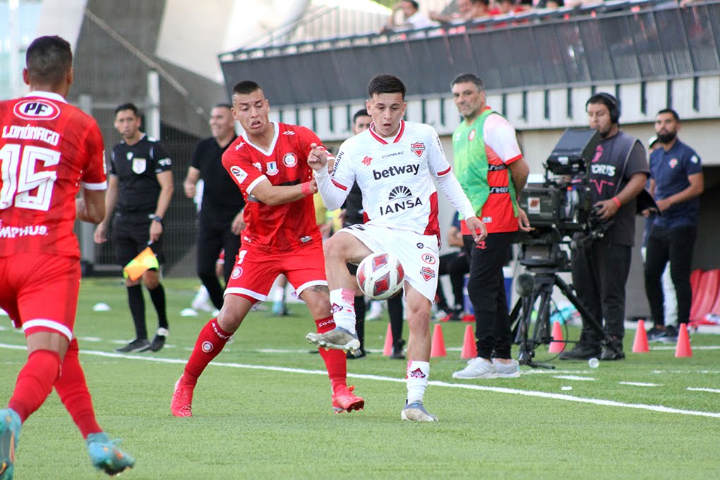 Ñublense y Unión La Calera cierran la fecha 21 en Chillán