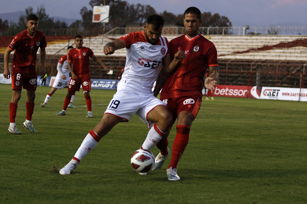 Deportes La Serena y Unión San Felipe cierran la fecha 25 en La Portada