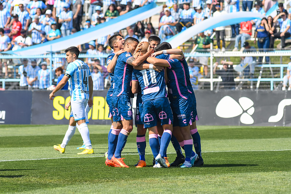 Everton vuelve a los abrazos tras derrotar a Magallanes en San Bernardo