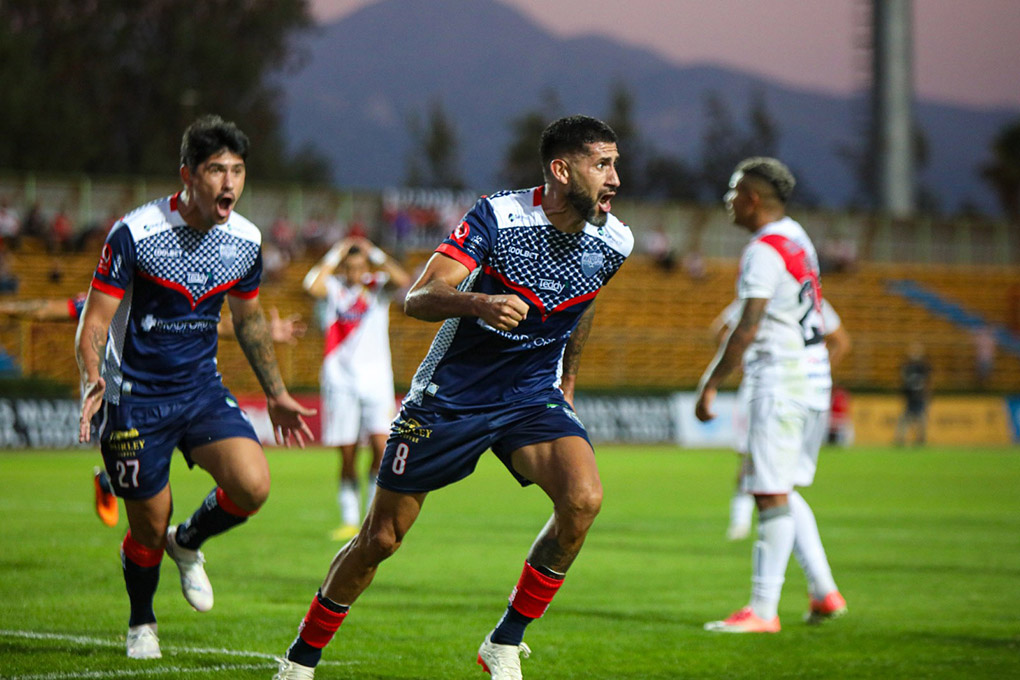 Deportes Recoleta gana y llega al liderato del torneo