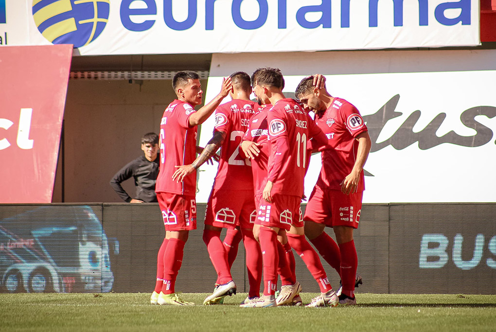 Ñublense frenó a Colo Colo con victoria en Chillán