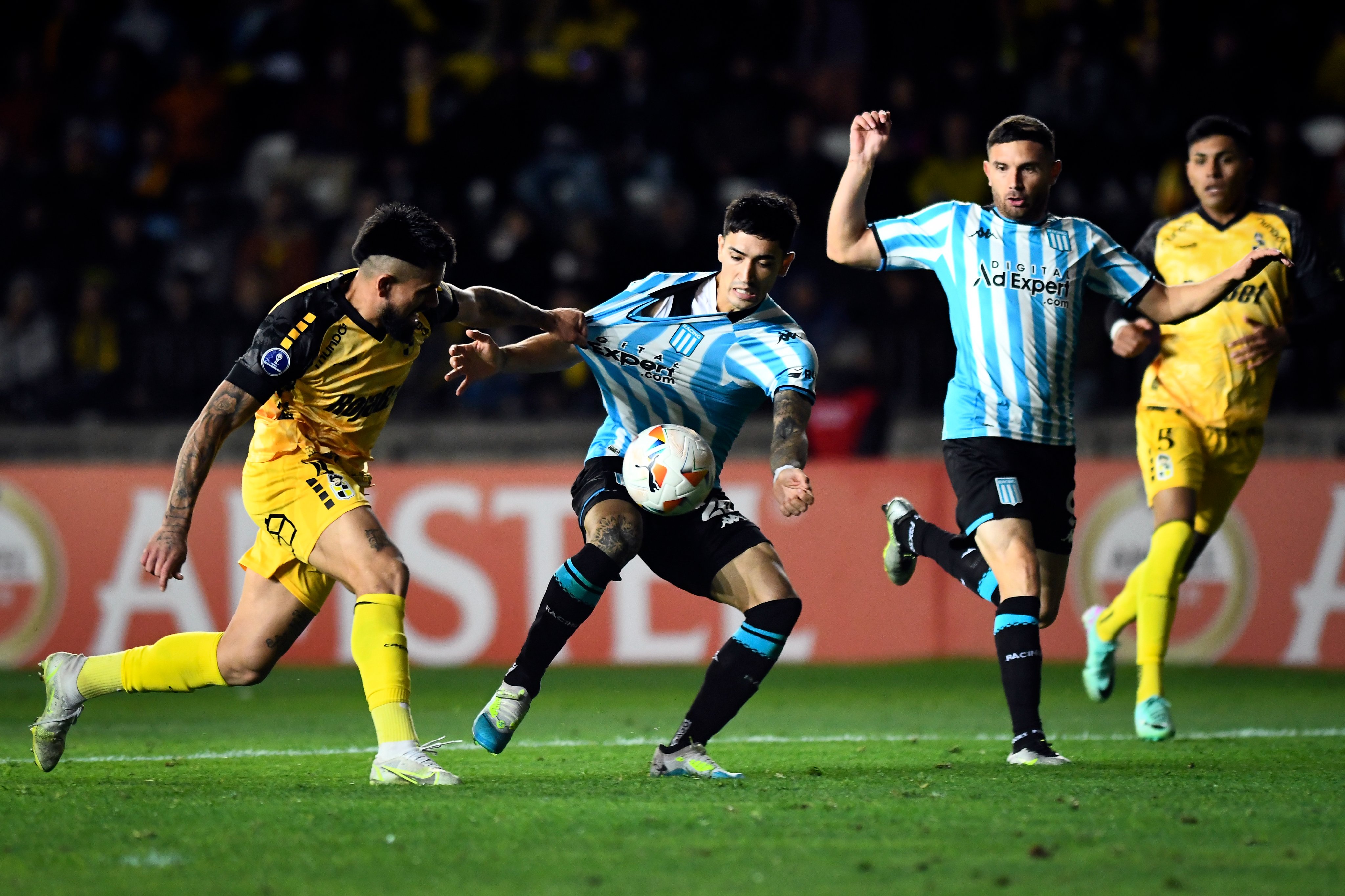 Coquimbo Unido cayó con Racing en el puerto pirata