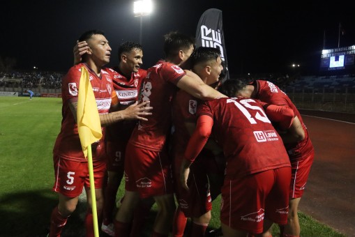 Deportes Copiapó ganó en Arica y es líder