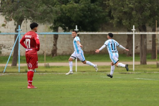 Magallanes superó a San Felipe y se aleja del descenso