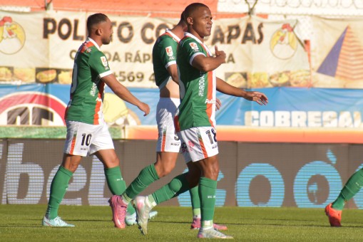 Cobresal vence con contundencia a Colo Colo