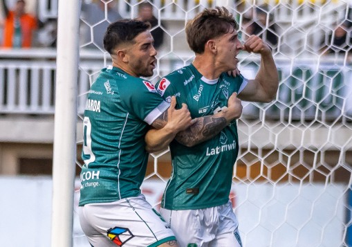 Santiago Wanderers vence a Iquique y no cede el liderato 